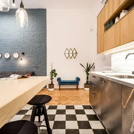 Apartamento Szerzodesbontas - Industrial Fantasy